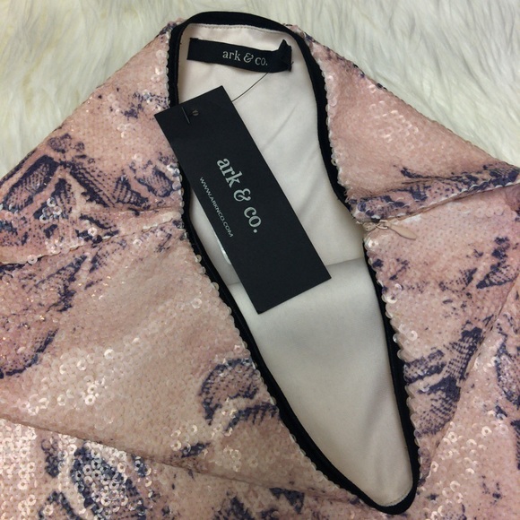 πLovely Ark & Co Mini Sequin Skirt π - Picture 3 of 4