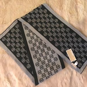 SOLD. 🚫 Brand new Michael kors monogram scarf!