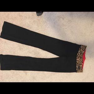 Black VS pink yoga pants