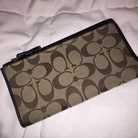 Authentic Coach Wallet. - image 3