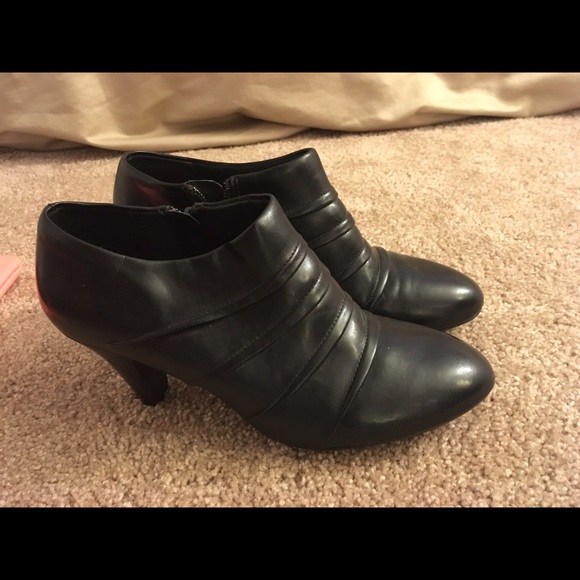 Naturalize black boot shoes