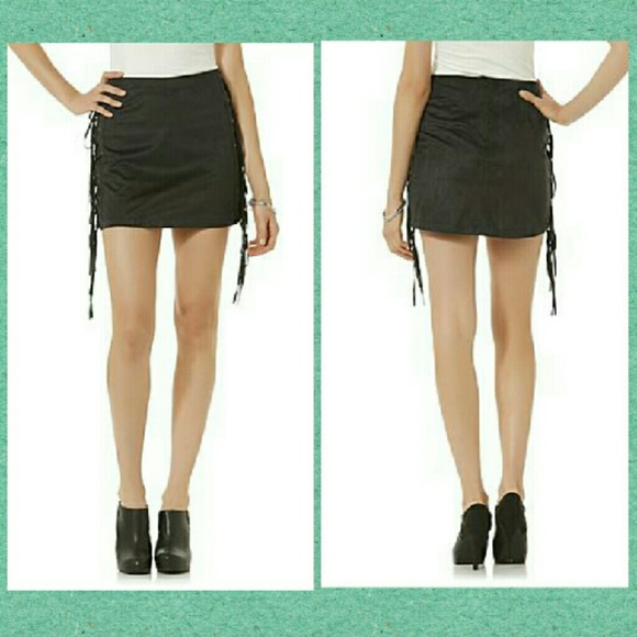 bongo Dresses & Skirts - Bongo faux suede skirt with fringe junior large