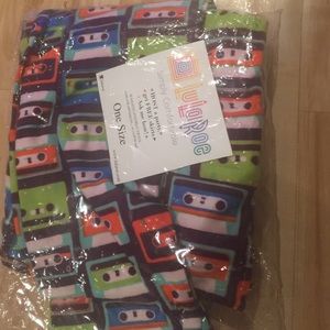 🦄NWT Lularoe ONE SIZE Cassette Leggings!