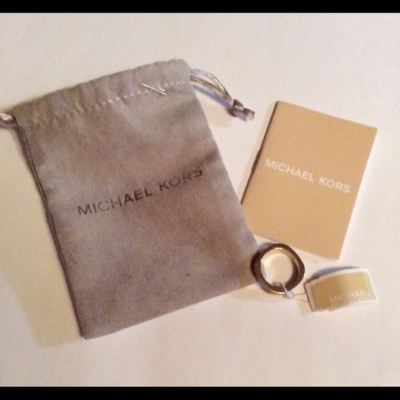 Michael Kors Pave Flat Edge Ring Gold-tone. NWT - Picture 2 of 2