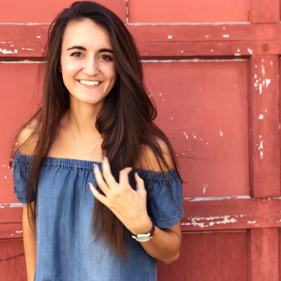 Meet your Posher, Halley - Picture 5 of 7