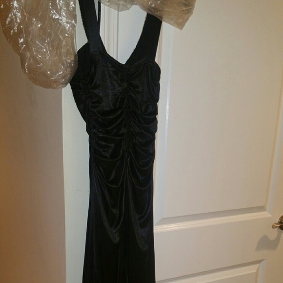 Black dress gown or prom - Picture 3 of 4