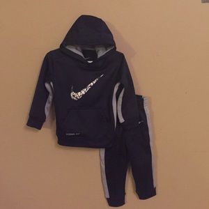 Nike therma-fit sweatsuit