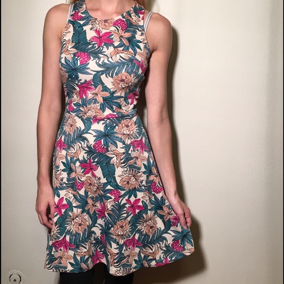 H&M Dresses & Skirts - H&M xs sleeveless dress floral poly spandex