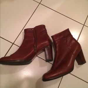 Rossi &Carusso brown leather size 7 bootie