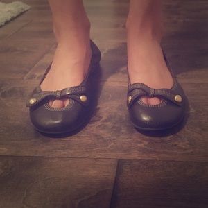 Bernardo brown leather flats