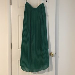 G by Giuliana Rancic pleated maxi skirt