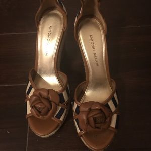 Blue, brown and white heals