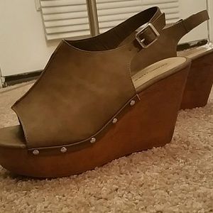 Tope/Brown Wedges