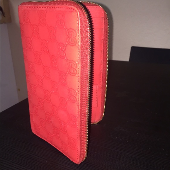 Authentic designer wallet - Picture 1 of 4