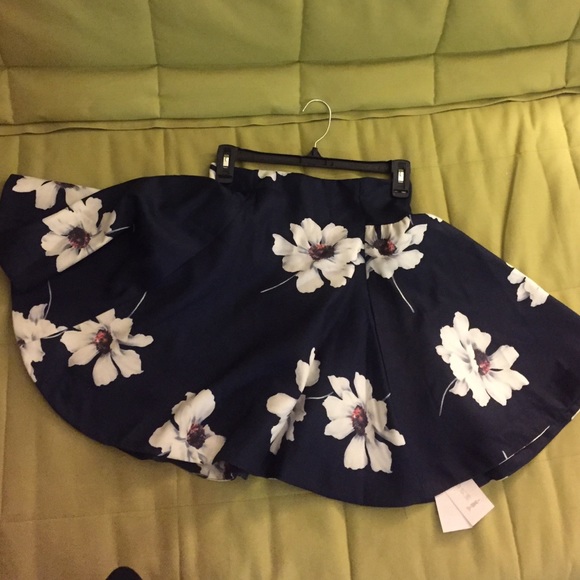 Heavy material navy floral skater skirt