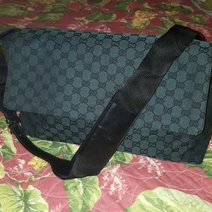 AUTHENTIC CLASSIC GUCCI MESSENGER  BAG