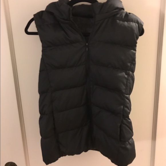 Uniqlo puffy hooded vest