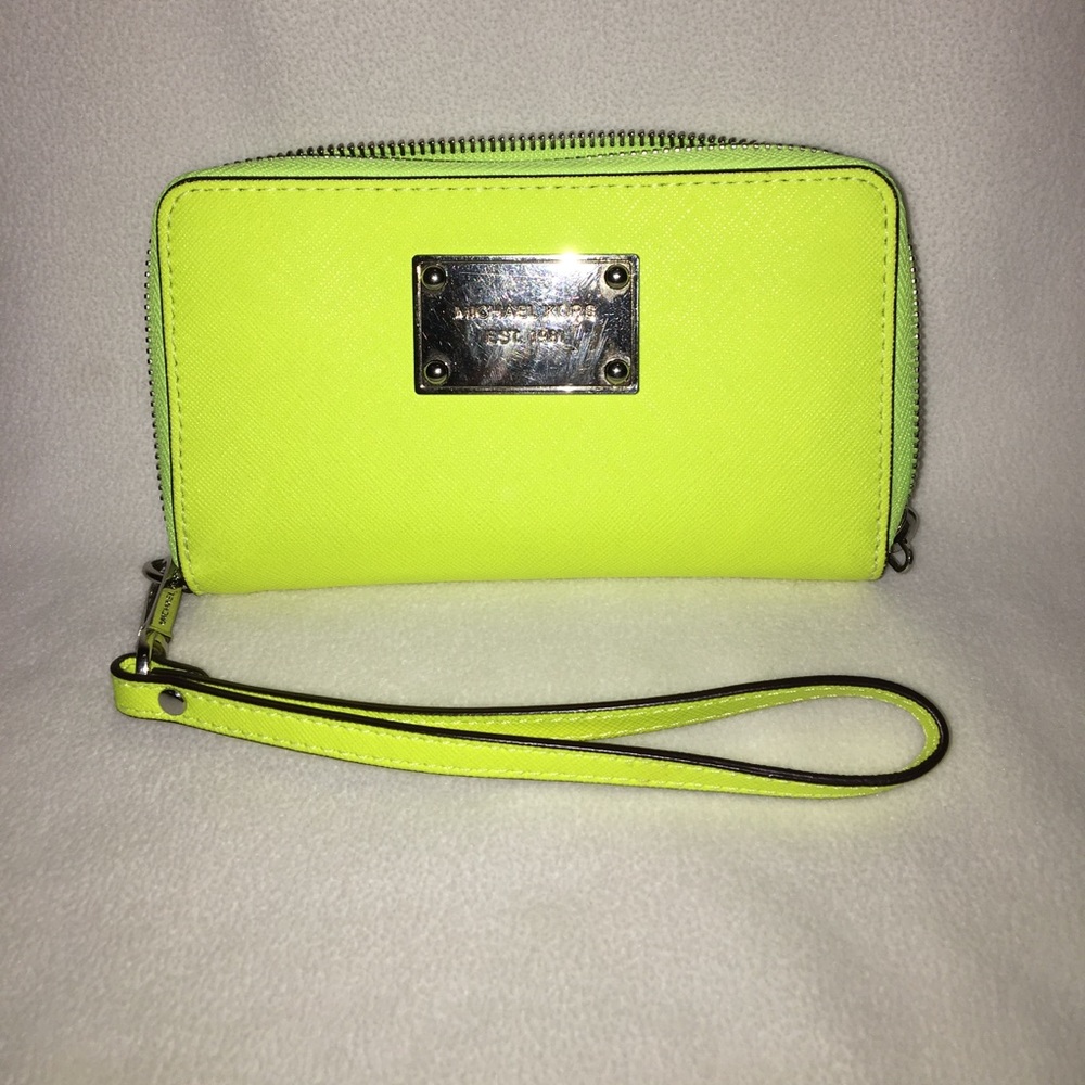 Michael kors wristlet