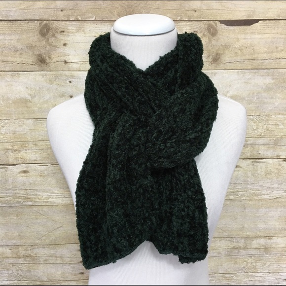 Accessories - 🆑5/$15🆑$3 BUNDLE ADD ON🆑 Soft chenille scarf