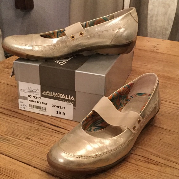 Aquatalia "What Ice Metal" Sz 10 B, Metallic Gold - Picture 1 of 4