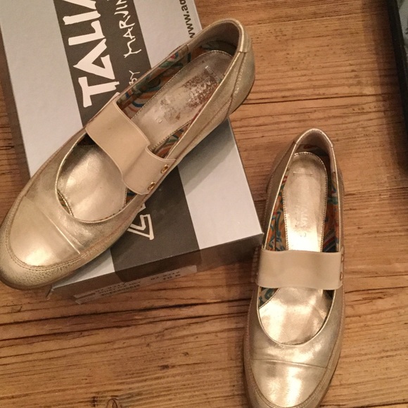 Aquatalia "What Ice Metal" Sz 10 B, Metallic Gold - Picture 2 of 4