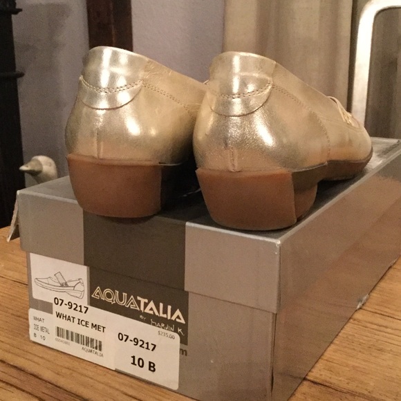 Aquatalia "What Ice Metal" Sz 10 B, Metallic Gold - Picture 3 of 4