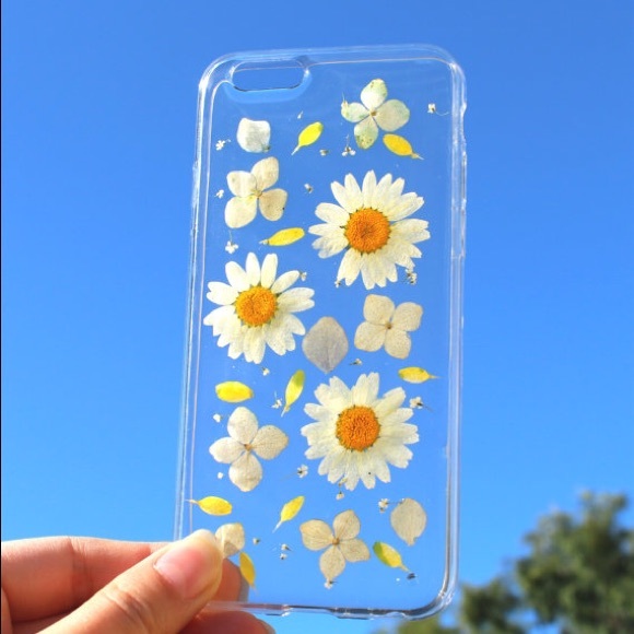 ⚡️SALE⚡️ pressed dried white daisies bumper case