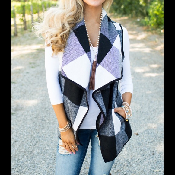 ❤SOLD OUT🎉Stylish & Cozy Black White Plaid Vest - Picture 4 of 4