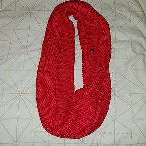 Red thick knit VS scarf