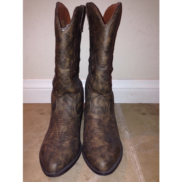 Tan/golden cowboy boots - Picture 2 of 2