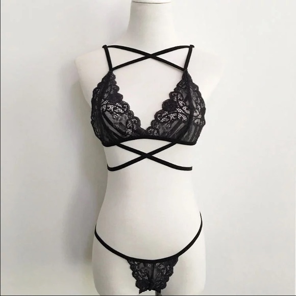 Temptress Lingerie Set - Picture 2 of 4