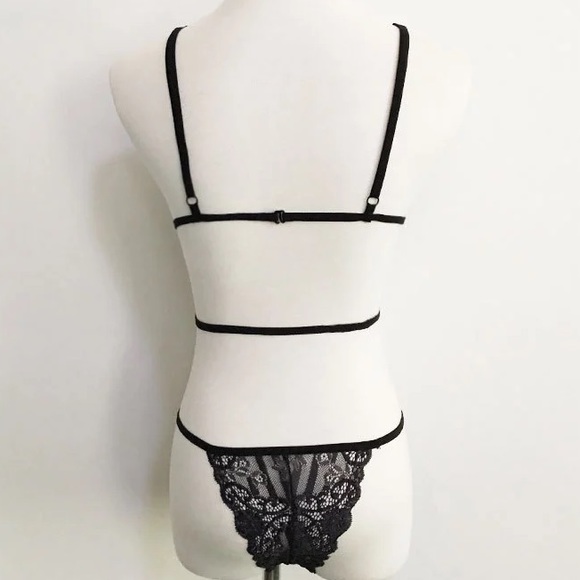Temptress Lingerie Set - Picture 3 of 4