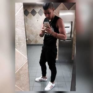 Meet your Posher, César