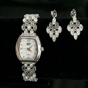 Beautiful watch with matching earrings