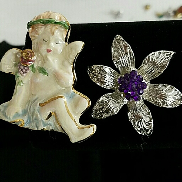 2 brooches