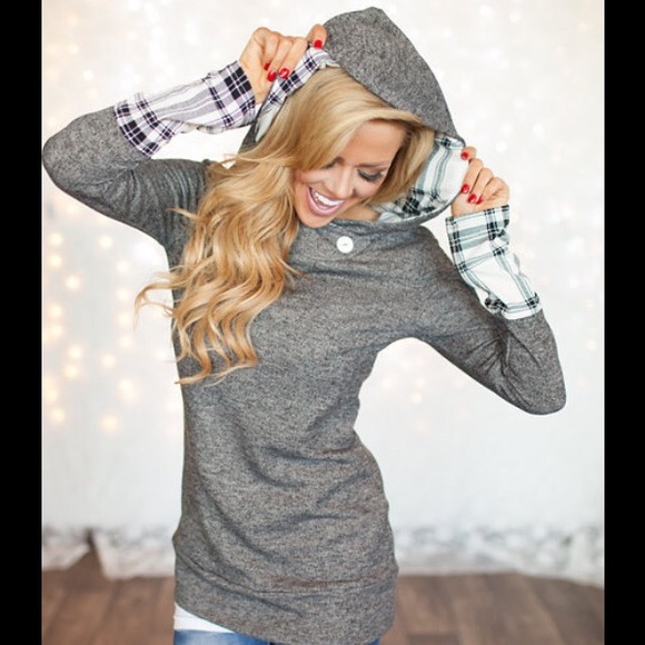 SALE🎉🎉🎉 Cozy Chic Grey Plaid Hooded Tunic❤️ - Picture 2 of 4