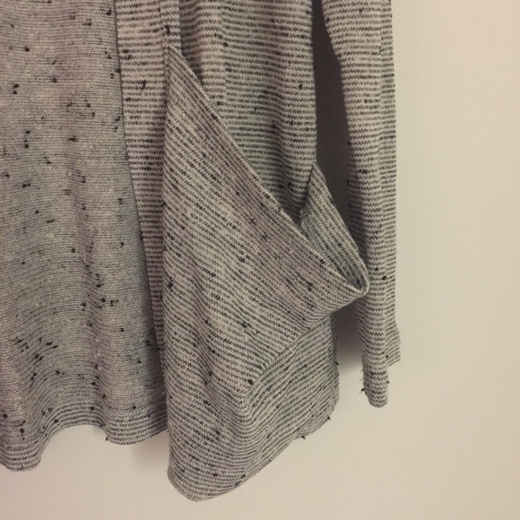 Urban Outfitters - Picture 3 of 4