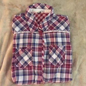 🌸Guess plaid shirt with lace🌸