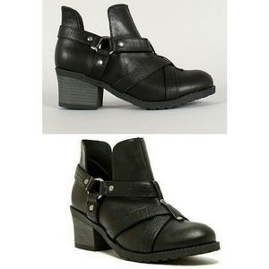 Qupid Pompeo Cutout Strappy Ankle Bootie