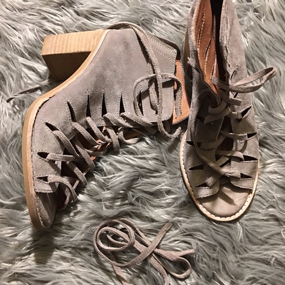 Jeffrey Campbell cowing