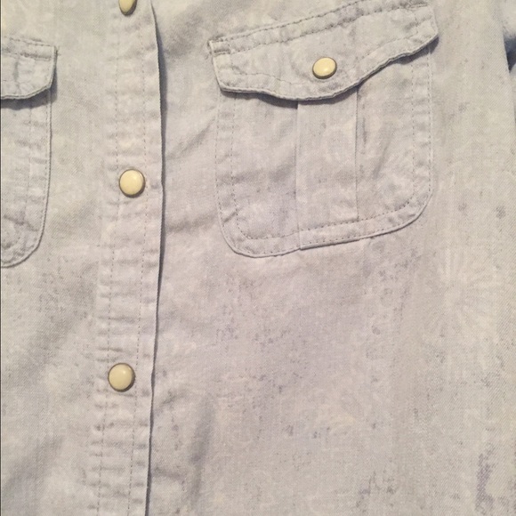 American eagle button up. - Picture 4 of 4