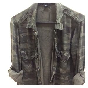 Camouflaged "boyfriend shirt"