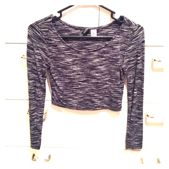 Crop top with sleeves