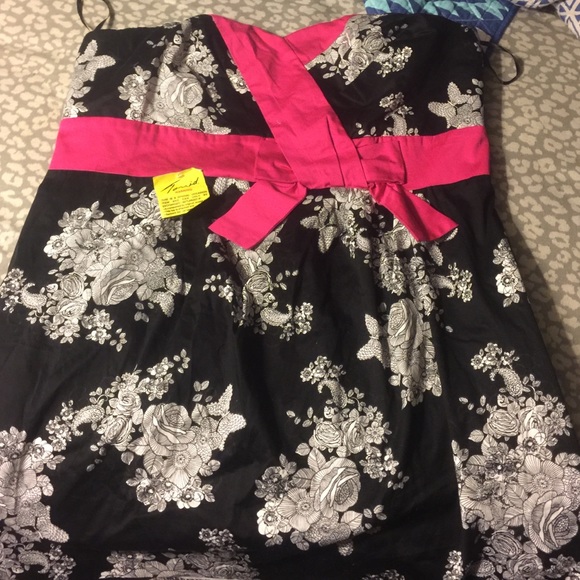 Torrid pink and black dress 26