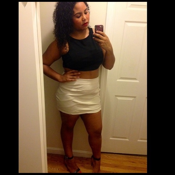 Express Mini Cream Leather Skirt - Picture 1 of 2