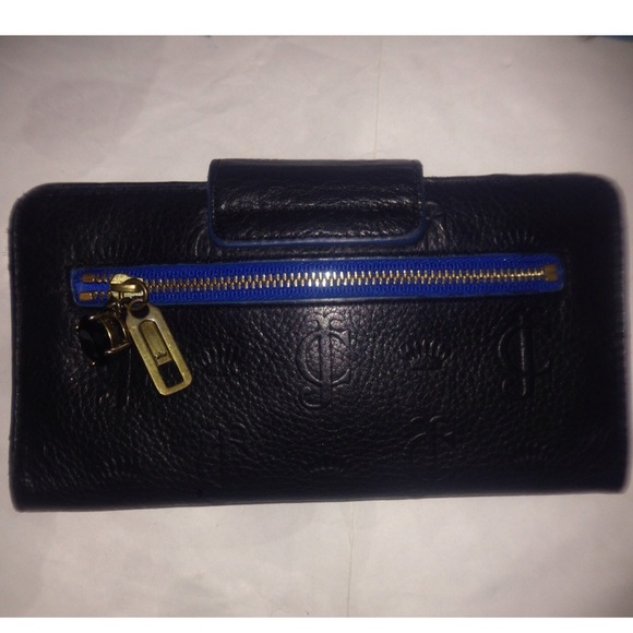 🚫SOLD Juicy couture Bifold TurnLock JC Leather w - Picture 2 of 4
