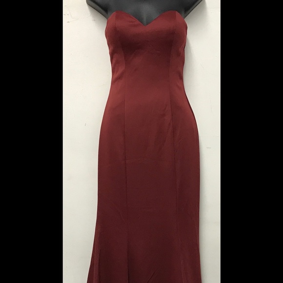 Gorgeous simple long gown - Picture 4 of 8