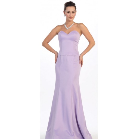 Gorgeous simple long gown - Picture 2 of 8