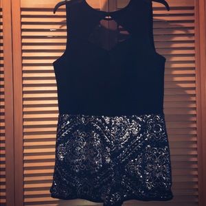 Sweetheart neckline sequined jumper.
