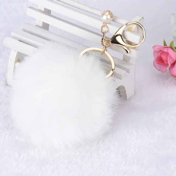 White faux fur Pom Pom handbag 👜 🔑 keychain